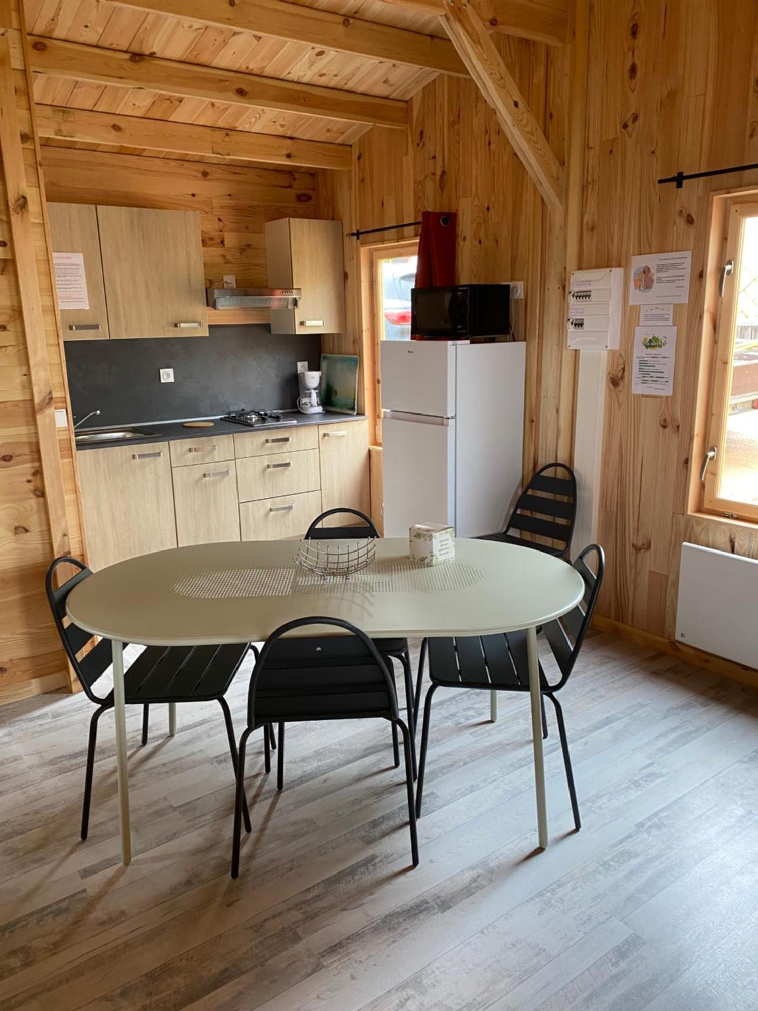 Camping Le Montbartoux Vollore-Ville Luaran gambar